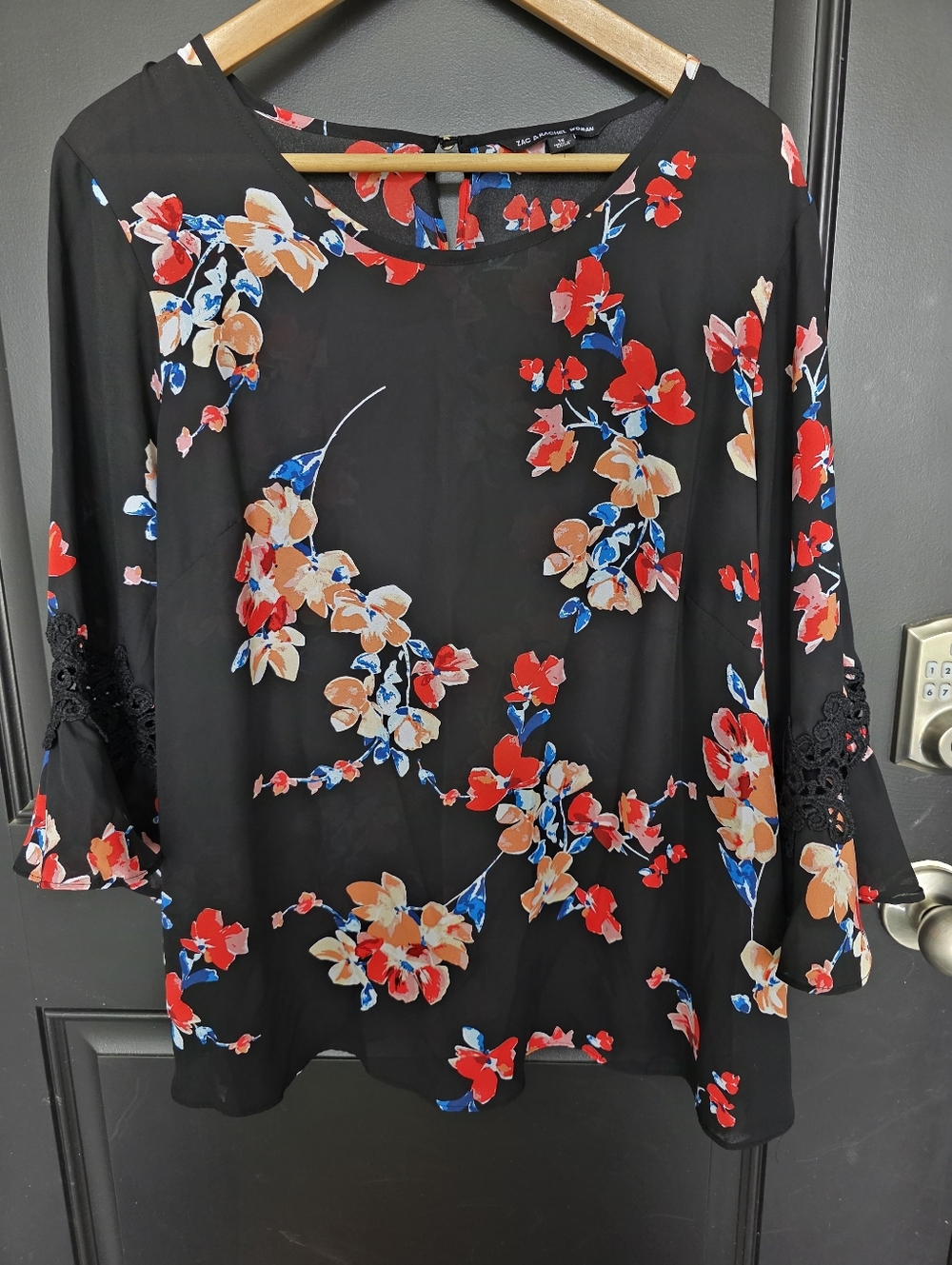 Zac & Rachel Floral Bell-Sleeve Blouse - Black Red Sz 1X Lace Trim Coastal - Picture 3 of 9